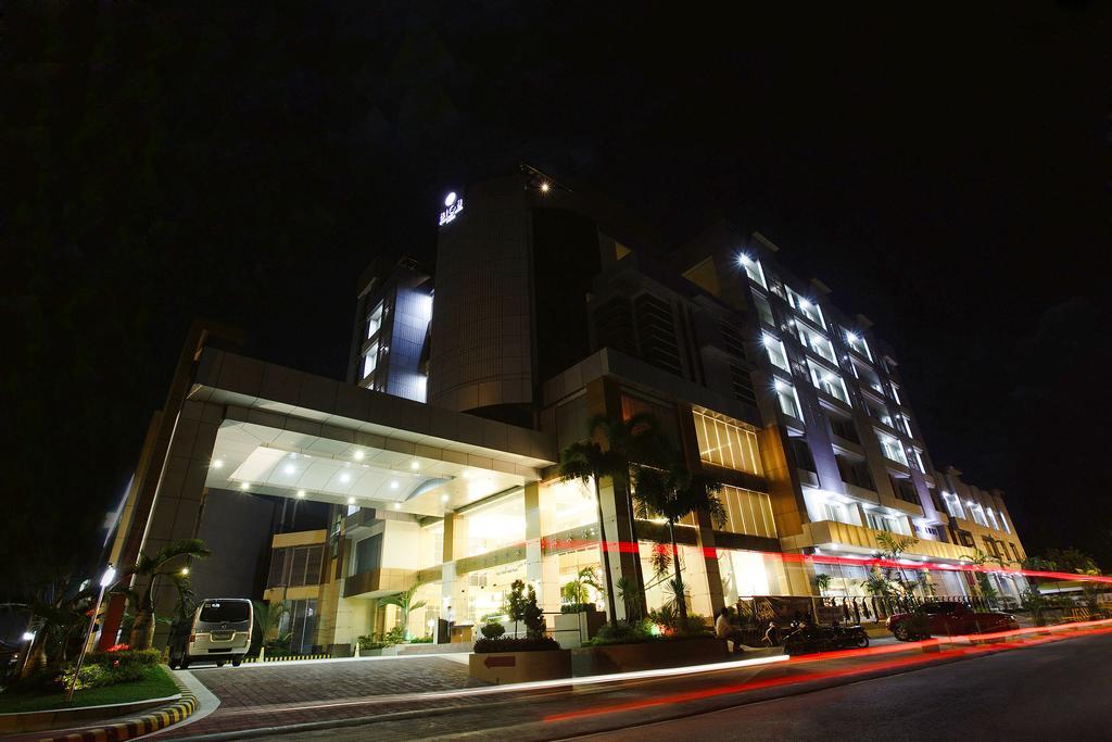 Big 8 Corporate Hotel Tagum Екстериор снимка
