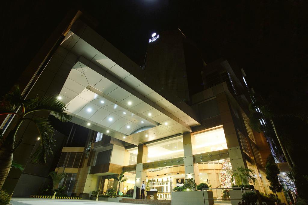 Big 8 Corporate Hotel Tagum Екстериор снимка