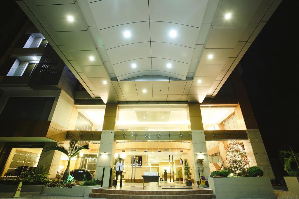 Big 8 Corporate Hotel Tagum Екстериор снимка