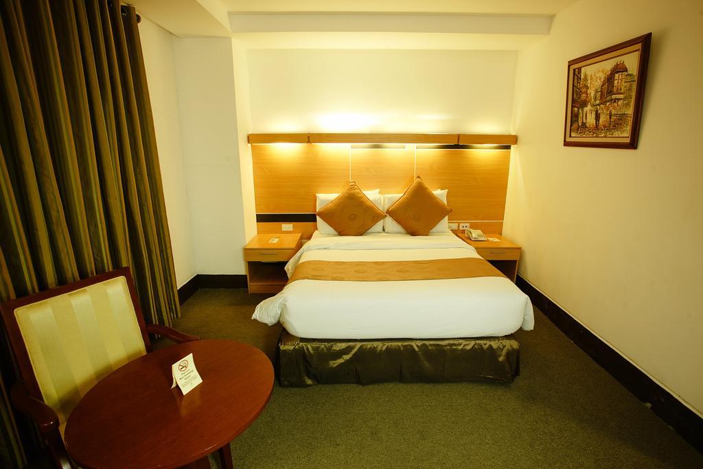 Big 8 Corporate Hotel Tagum Екстериор снимка