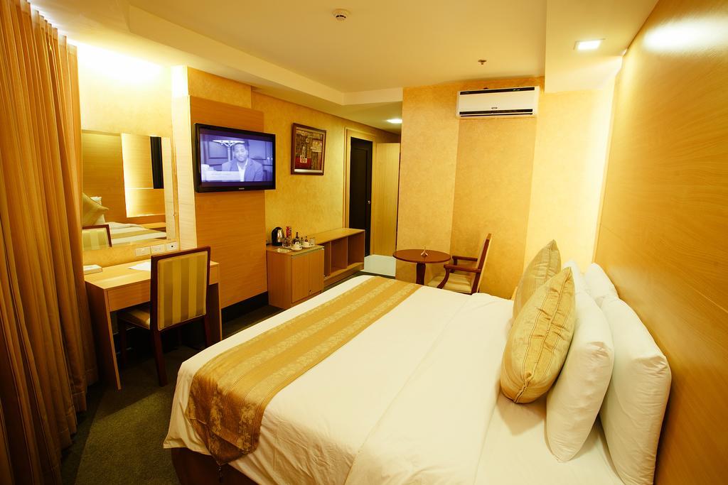 Big 8 Corporate Hotel Tagum Екстериор снимка