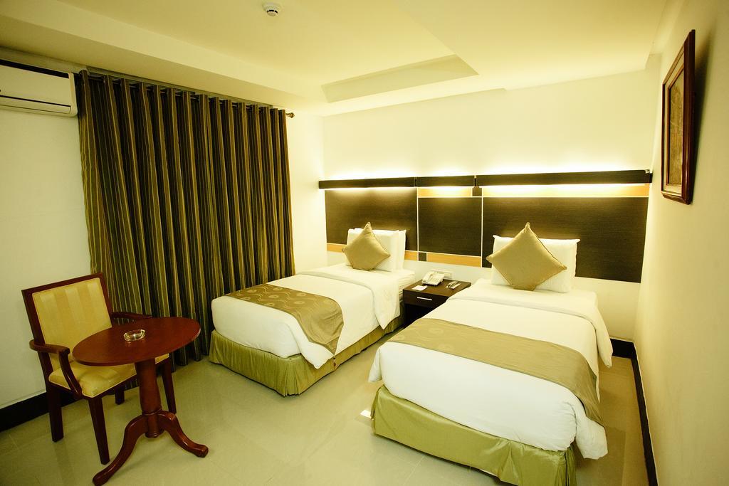 Big 8 Corporate Hotel Tagum Екстериор снимка