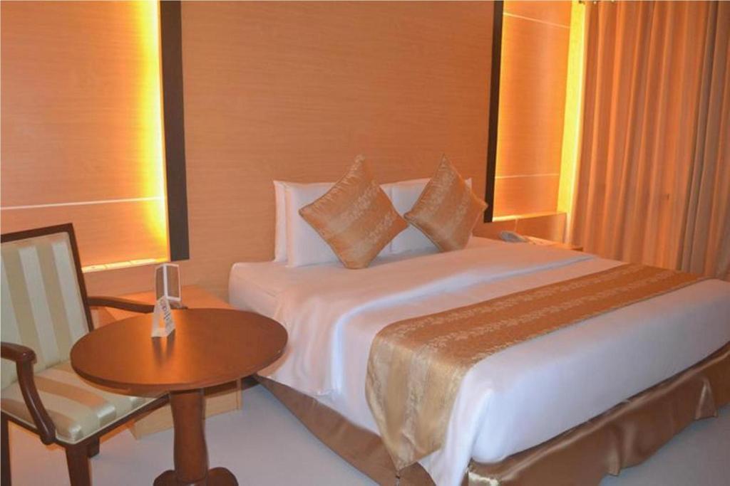 Big 8 Corporate Hotel Tagum Екстериор снимка