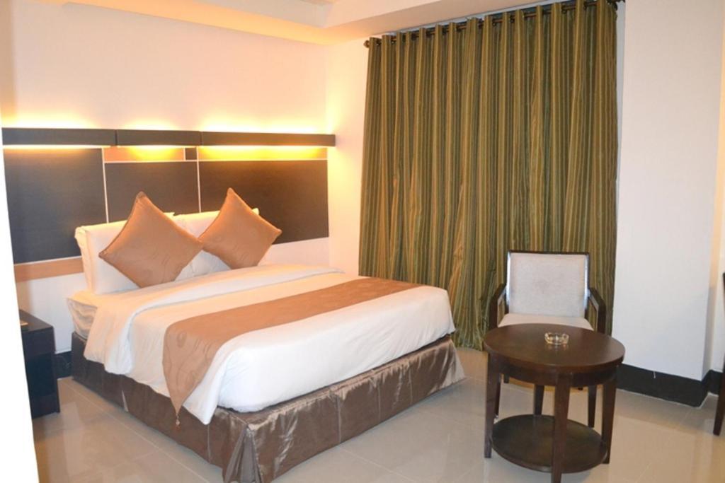 Big 8 Corporate Hotel Tagum Екстериор снимка