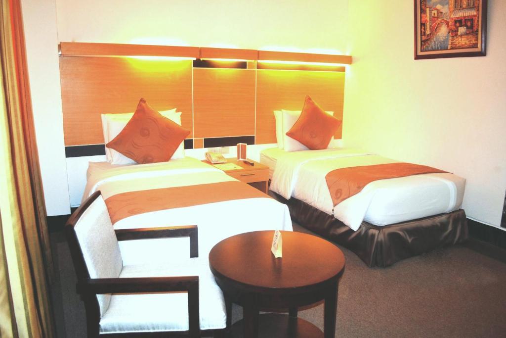 Big 8 Corporate Hotel Tagum Стая снимка