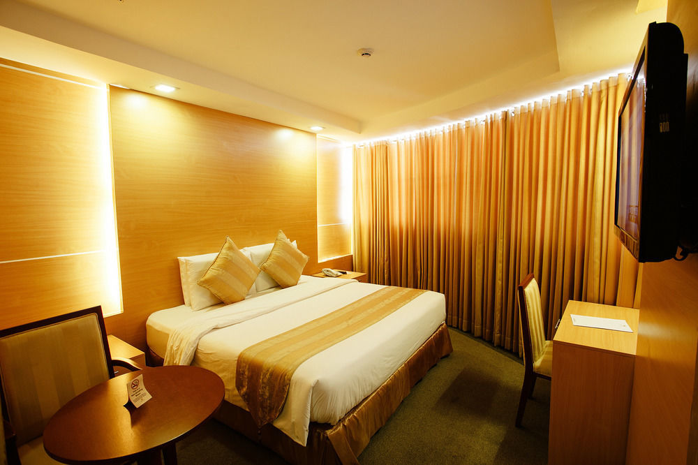 Big 8 Corporate Hotel Tagum Екстериор снимка